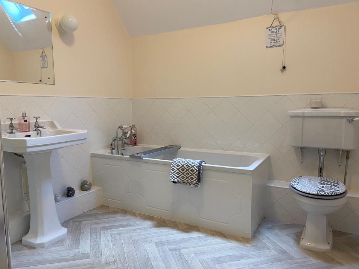 Fabulous 2 Bedroom House Just Outside Edinburgh Auchendinny Buitenkant foto